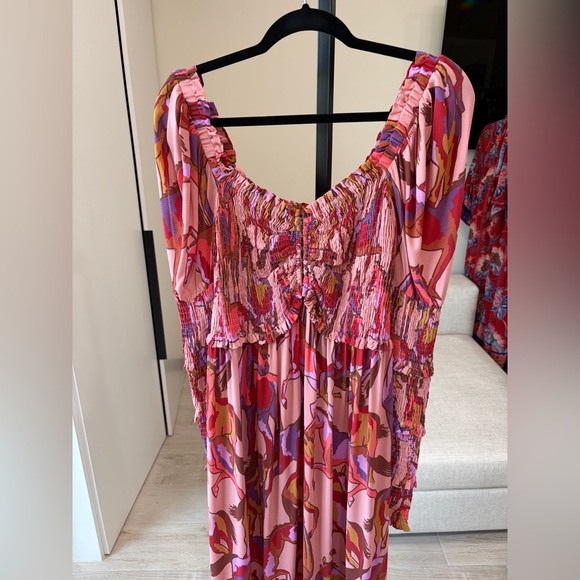 Farm Rio: WILD HORSES ROSE SMOCKED
SLEEVE MAXI DRESS - Picture 10 of 12